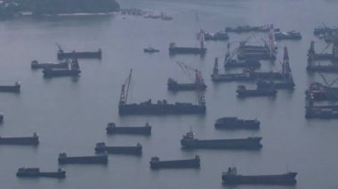 Victoria Peak timelapse birçok gemi ile Victoria Harbour ve Hong Kong Limanı.
