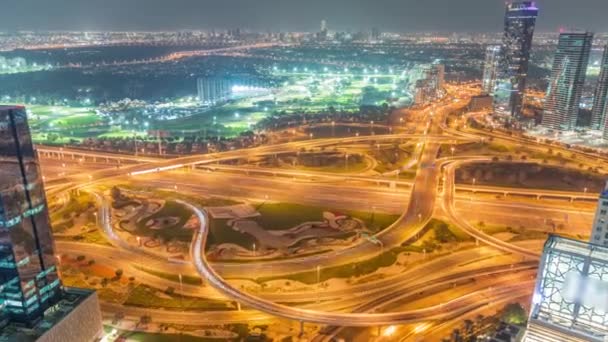 Enorme cruce de carreteras entre el distrito JLT y Dubai Marina noche timelapse. — Vídeos de Stock