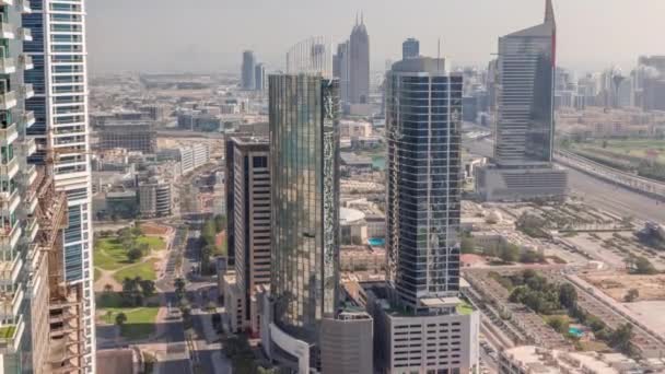 Veduta aerea della città dei media e dell'area del distretto di altezze di al barsha tutto il giorno timelapse dal porto turistico di Dubai. — Video Stock