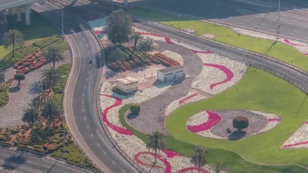 Enorme incrocio autostradale tra il distretto JLT e Dubai Marina intersecato da Sheikh Zayed Road timelapse aerea. — Video Stock