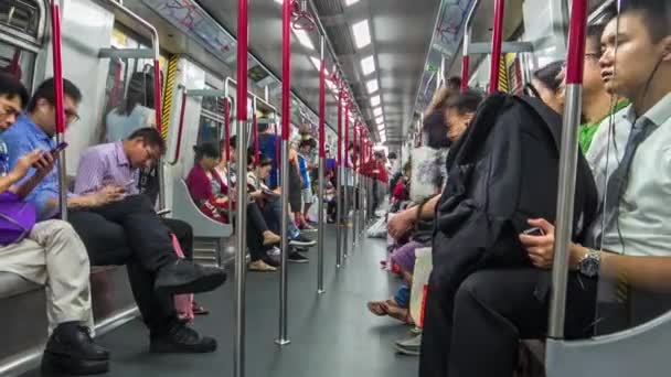 Metro tren timelapse interior, paseo en carruaje en la estación, luces al aire libre parpadeando en las ventanas del tren . — Vídeos de Stock