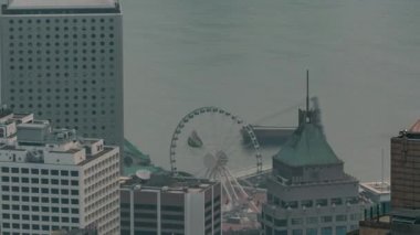 Sisli bir sabah timelapse Victoria zirvesinden Hong Kong görünümü.