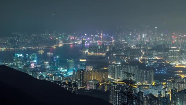 飞农山九龙山顶夜间经过香港城市景观天际线. — 图库视频影像