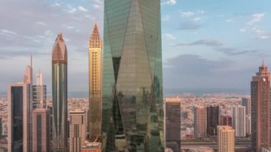 Dubai 'nin finans merkezi lüks gökdelenleri ile sabah saatleri, Dubai, Birleşik Arap Emirlikleri