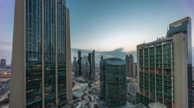 Dubai Uluslararası Finans Merkezi Gökdelenleri Hava Gününden Geceye.