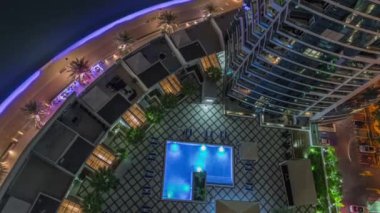 Dubai yat limanı rıhtımında Kanal boyunca Kanal havası gece zaman aşımı.