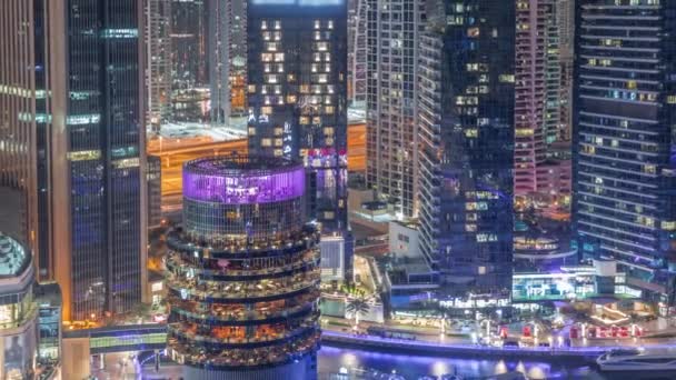 Ντουμπάι Μαρίνα Skyline με JLT ουρανοξύστες περιοχή σε μια κεραία φόντο όλη τη νύχτα timelapse. — Αρχείο Βίντεο