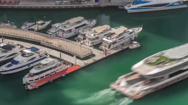 Вид з повітря на канал Дубай з плавучими човнами timelapse — стокове відео