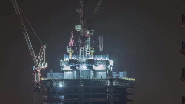 正在建造的带有起重机和铁架的摩天大楼 — 图库视频影像