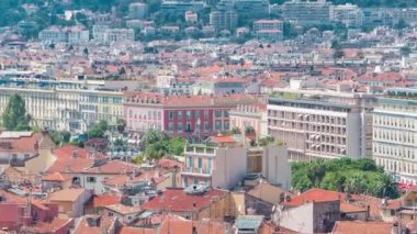 Parlak kırmızı çatılar eski şehir timelapse bilir. Havadan görünümü Shattos Hill. Güzel, Fransa