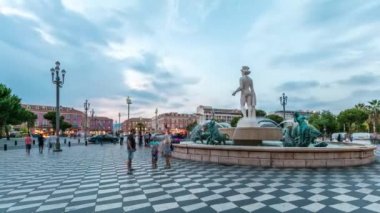 Çeşme du Soleil Tarih Place Massena Meydanı gece timelapse, Fransız Rivierası, Cote dazur, Fransa için güzel bir gün