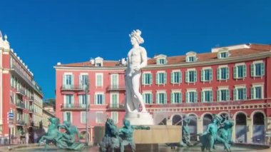 The Sun Fountain du Soleil 'de Apollo zaman ayarlı hiperhızlandırılmış mermer bir heykel var. Fransa, güzel.