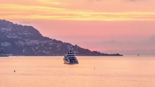 Sonnenaufgang Blick auf Meer und Landschaft Zeitraffer von beaulieu sur mer, Frankreich. — Stockvideo