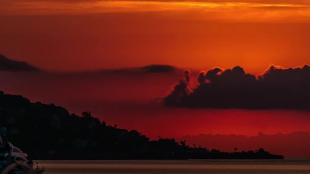 Sunrise utsikt över havet och landskapet timelapse från Beaulieu sur mer, Frankrike. — Stockvideo