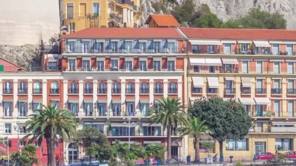 Widok na plażę w Nicei timelapse, Francja, w pobliżu Promenady Anglików. — Wideo stockowe