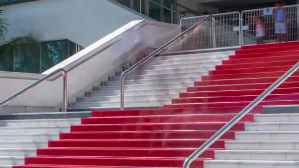 Escadaria de tapetes vermelhos no Palais des Festivals et des Congres timelapse em Cannes, França . — Vídeo de Stock