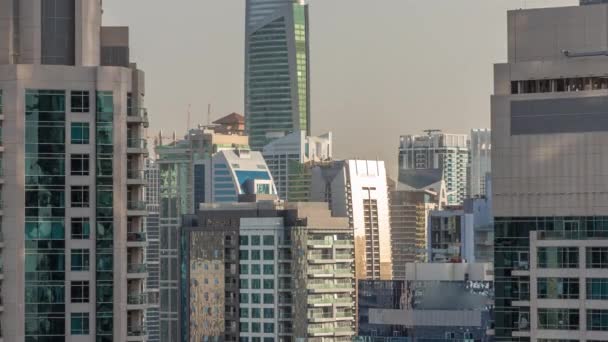 Dubai Marina Skyline com arranha-céus do distrito JLT em uma timelapse aérea de fundo. — Vídeo de Stock