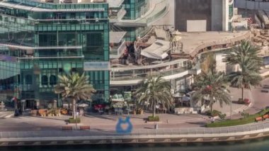 Dubai Marina gökdelenlerindeki hava manzarası ve liman zamanındaki en lüks yat, Dubai, Birleşik Arap Emirlikleri