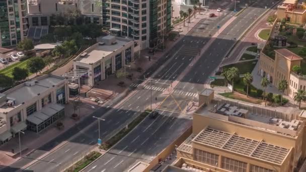 Aerial view on Dubai Marina felhőkarcolók és a legtöbb luxus jacht a kikötő timelapse, Dubai, Egyesült Arab Emírségek — Stock videók