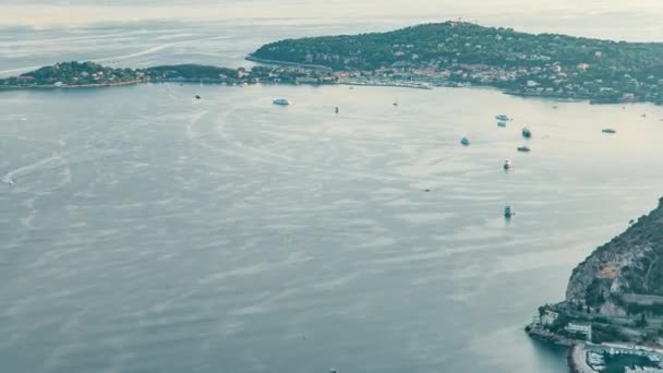 Vista panorâmica da costa mediterrânica da cidade de Eze, na Riviera Francesa — Vídeo de Stock