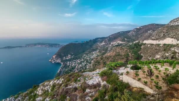 Vedere de dimineață a coastei mediteraneene a orașului Eze, pe Riviera Franceză — Videoclip de stoc