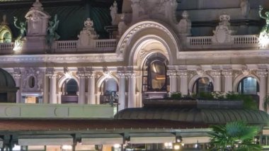 Görünüm Place du Casino. Monte Carlo Casino gece timelapse yakınındaki Cafe.