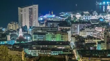 Monte Carlo, Monako gece timelapse Cityscape çatılar binalar ve yollarda trafik ile.