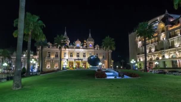 Plaza con Grand Casino en Monte Carlo noche timelapse hiperlapso, Mónaco. edificios históricos — Vídeo de stock