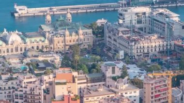 Monte Carlo, Monako Cityscape timelapse yaz gün batımı sırasında binaların çatıları ile.