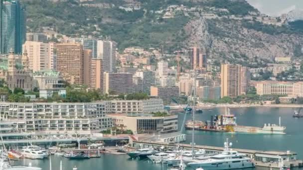 Monte Carlo città aerea panoramica timelapse. Veduta di yacht di lusso ed edifici nel porto di Monaco, Costa Azzurra . — Video Stock