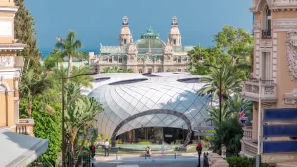 Vodní fontány a zahrady timelapse před Monte-Carlo Casino — Stock video