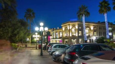 Avuç içi ile sokak gece görünümüne Merkezi Beaulieu-sur-Mer timelapse hyperlapse üzerinde.