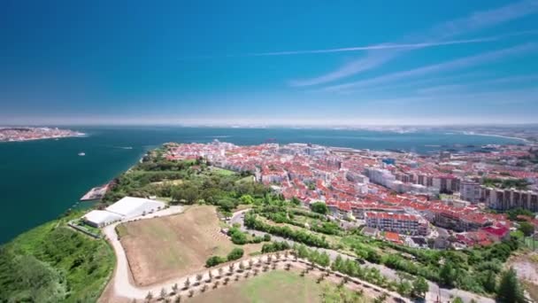 Vista da cidade de Almada perto de Lisboa - Portugal timelapse — Vídeo de Stock
