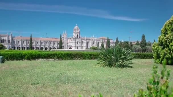 Jeronimos kloster eller Hieronymites kloster i Lissabon, Portugal timelapse hyperlapse — Stockvideo