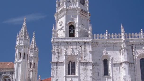 O Mosteiro de Jerónimos ou Mosteiro de Hieronymites está localizado em Lisboa, Portugal — Vídeo de Stock