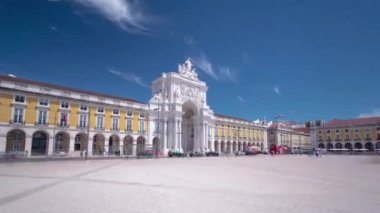 Lizbon şehir merkezindeki ticaret meydanı, Avrupa 'nın en büyük meydanlarından biri.
