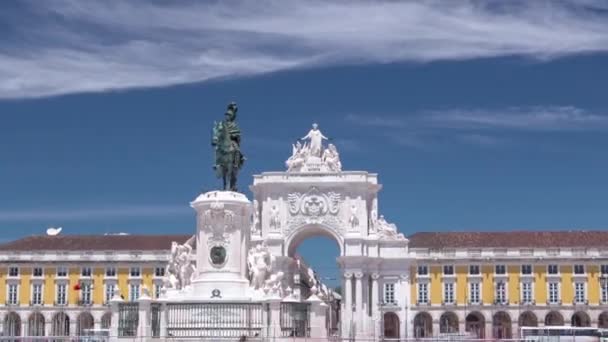 Kereskedelmi tér Lisszabon belvárosában, Európa egyik legnagyobb terében időelhalás — Stock videók