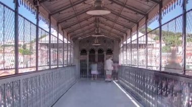 Elevador de Santa Justa, Lizbon, Portekiz. İç görünüm timelapse