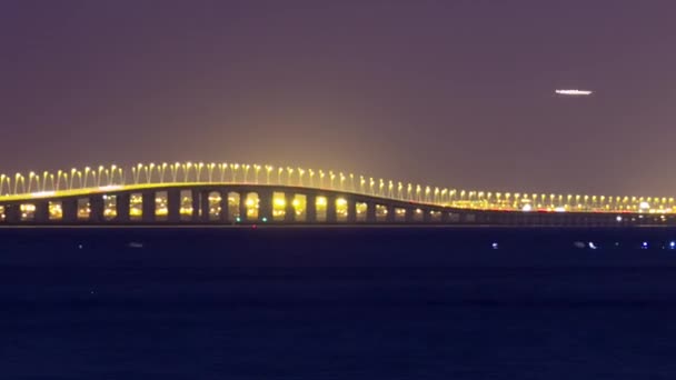 瓦斯科达伽马桥在里斯本之夜，葡萄牙游戏中时光倒流 — 图库视频影像