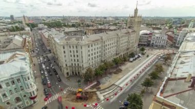 Ukrayna 'nın Kharkiv kentindeki tarihi binaların zaman çizelgesine sahip Anayasa Meydanı.