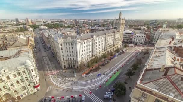 Constitution Square with historical buildings aerial timelapse in Kharkiv, Ukraine. — Vídeo de stock