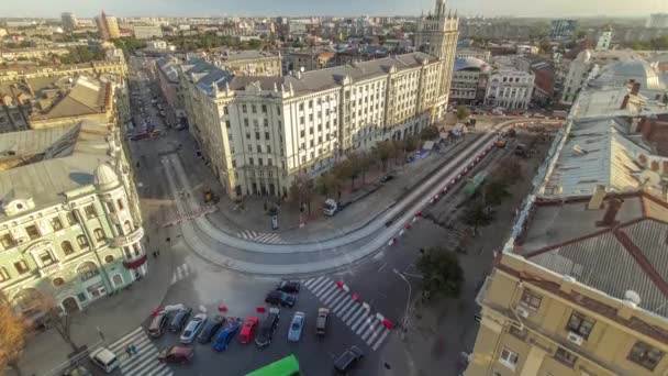 Constitutieplein met historische gebouwen luchtfoto timelapse in Kharkiv, Oekraïne. — Stockvideo