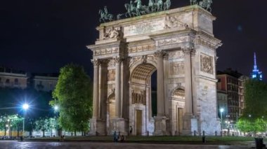 Simplon Meydanı timelapse gece kemer barış. Neoklasik triumph arch olduğunu