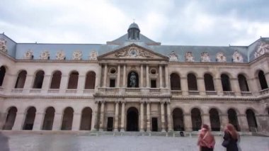 Büyük mahkeme Les Invalides karmaşık timelapse hyperlapse, Paris, Fransa.
