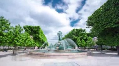 Fransa, Paris Jardin Marco Polo 'daki Gözlemevi' nin çeşmesi.