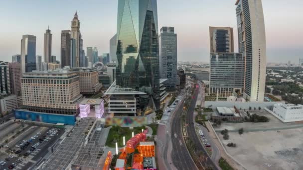 Panorama do Dubai International Financial distrito aéreo dia a noite timelapse. Vista de negócios e torres de escritório financeiro. — Vídeo de Stock