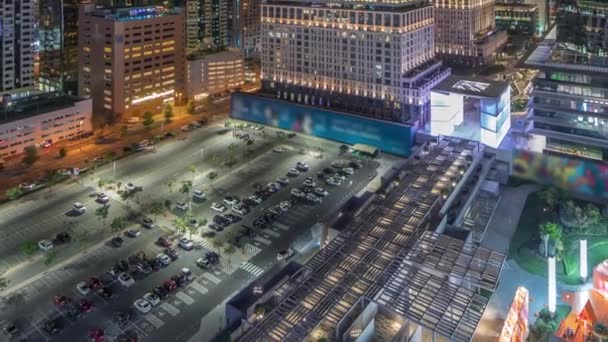 Dubai International Financial District antenowa noc timelapse. Panoramiczny widok na biurowce biznesowe i finansowe. — Wideo stockowe