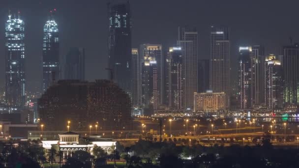 Dubai Creek Harbor com arranha-céus e torres em construção cronometragem noite aérea — Vídeo de Stock