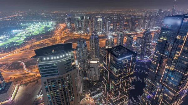 迪拜码头全景 与Jlt摩天大楼和高尔夫球场夜游 阿拉伯联合酋长国迪拜 从塔顶俯瞰空中风景 城市灯光照明 — 图库照片