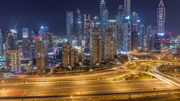 Скайскрептери Дубая Марини Освітленими Найвищими Житловими Будинками Протягом Всієї Ночі — стокове фото